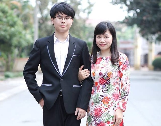 Lớp trưởng lớp Tin và cô giáo chủ nhiệm. Ảnh: NVCC.