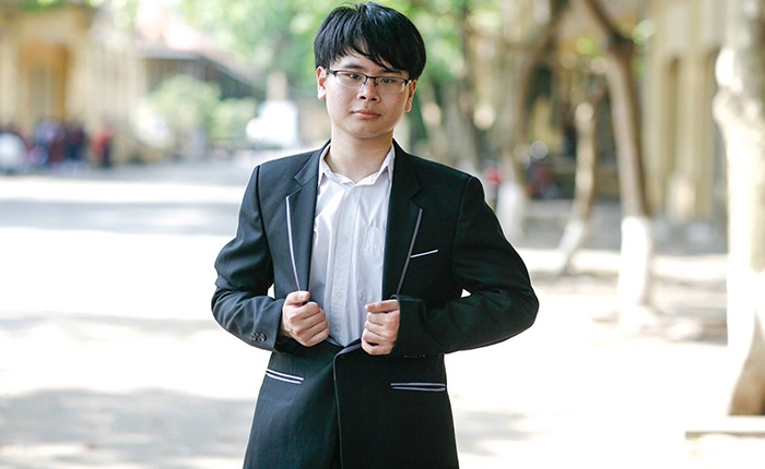 Ngô Vuông Minh, thủ khoa kép hai khối A, B.