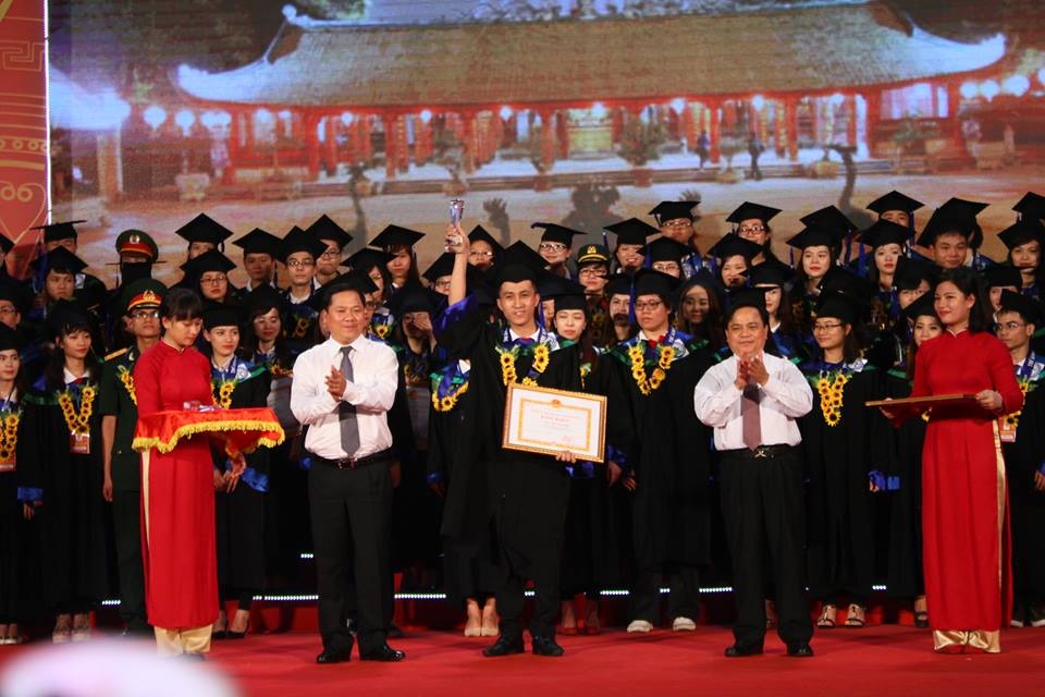 Trọng Biên trong lễ vinh danh tối 23/8  tại Văn Miếu - Quốc Tử Giám.