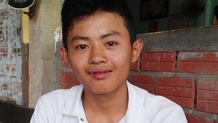 Hoc sinh lop 11 che tao mach dien tu dong hinh anh