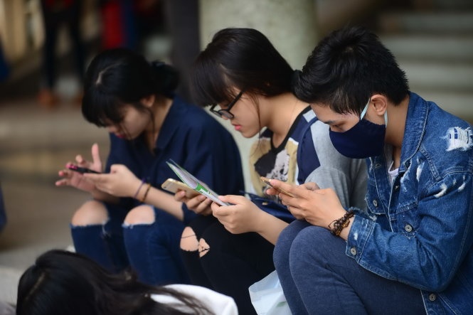 Luot dien thoai dung cho hinh anh