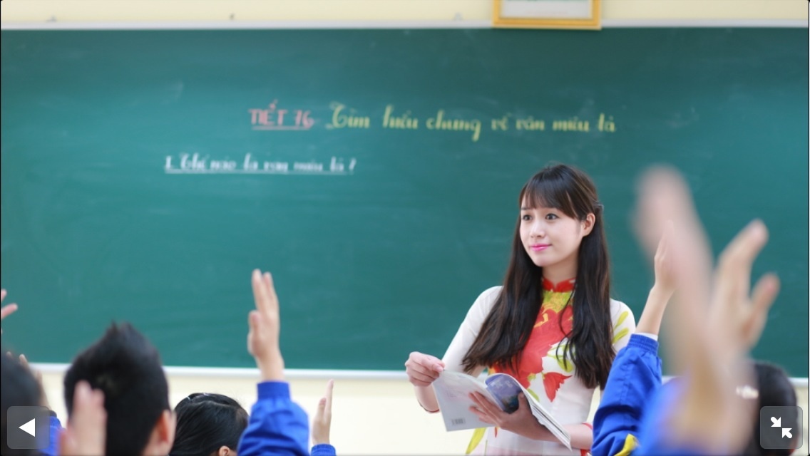 Cô giáo Nguyễn Lan Phương cùng học trò.