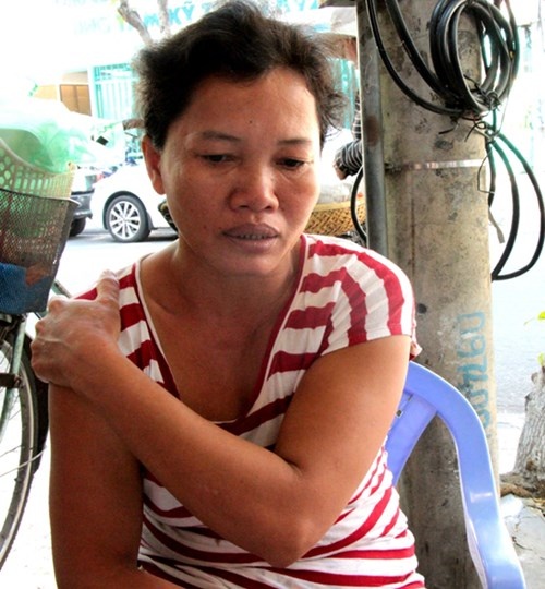 Bà Trần Thị Thảo lo lắng không biết xoay xở đâu để lo cho con ăn học.