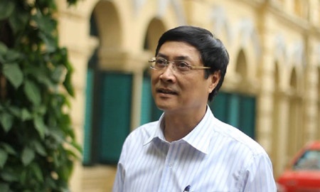 Nu sinh to son, hieu truong gap kho hinh anh