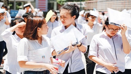 Dong cua truong cung phai theo luat hinh anh