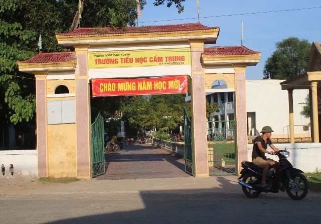Bi to lam thu, truong tra lai tien trieu cho phu huynh hinh anh
