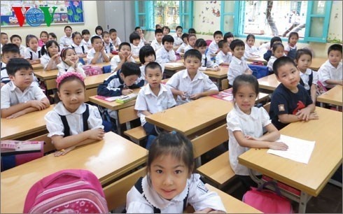 Giao duc bay gio tim dau ra hoc sinh khong gioi hinh anh