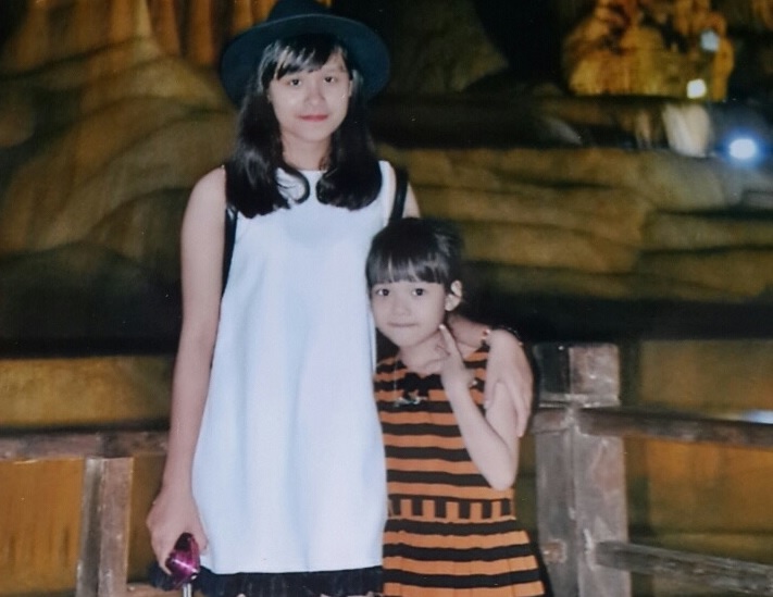 Bảo Quyên và em gái.