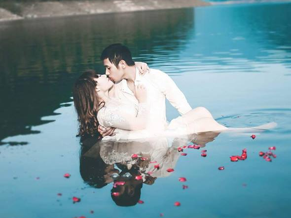 Tinh yeu 'banh my thit' cua cap doi ben nhau 7 mua phao hoa hinh anh