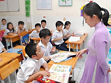 Ha Noi: ‘Sa thai gan 200 giao vien la dung’ hinh anh