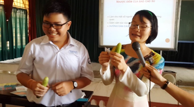 Nu sinh che mat khi co hoi 'dua leo cua cac ban dau?' hinh anh