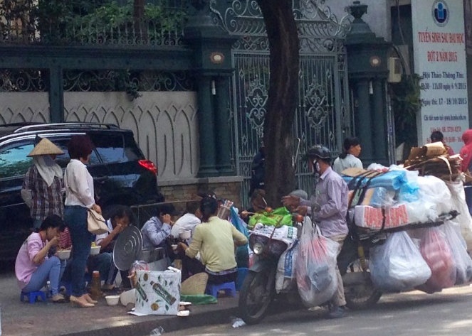 Hiem hoa tu bua an trua cua sinh vien hinh anh