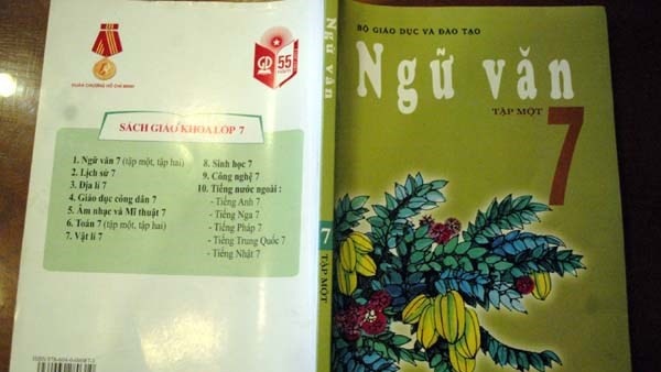 Giao vien noi gi ve ban dich moi 'Song nui nuoc Nam'? hinh anh