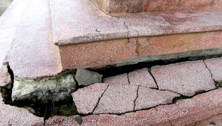 Gan 500 hoc sinh trong ngoi truong sut lun hinh anh