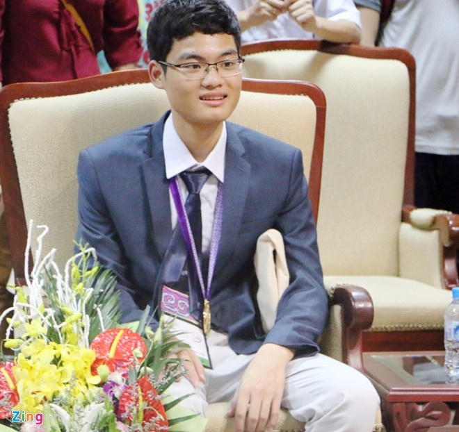 Vũ Xuân Trung tại lễ trao giải thưởng của Bộ GD&ĐT.