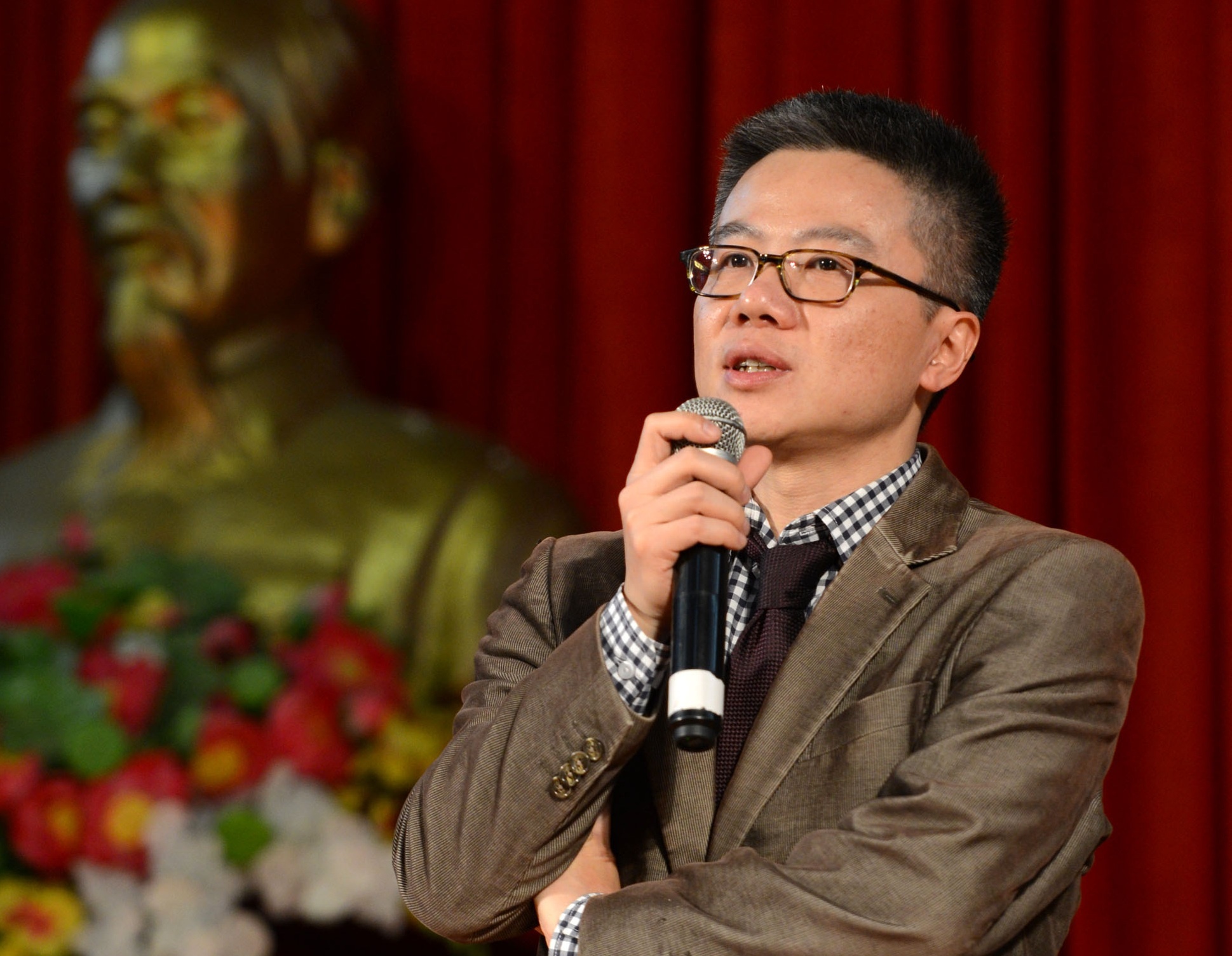 GS Ngo Bao Chau: 'HS Viet co tiem nang nhung de thui chot' hinh anh