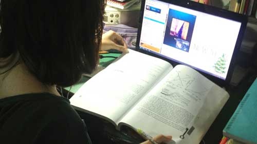 Day hoc online giong nhu lam dien vien hinh anh