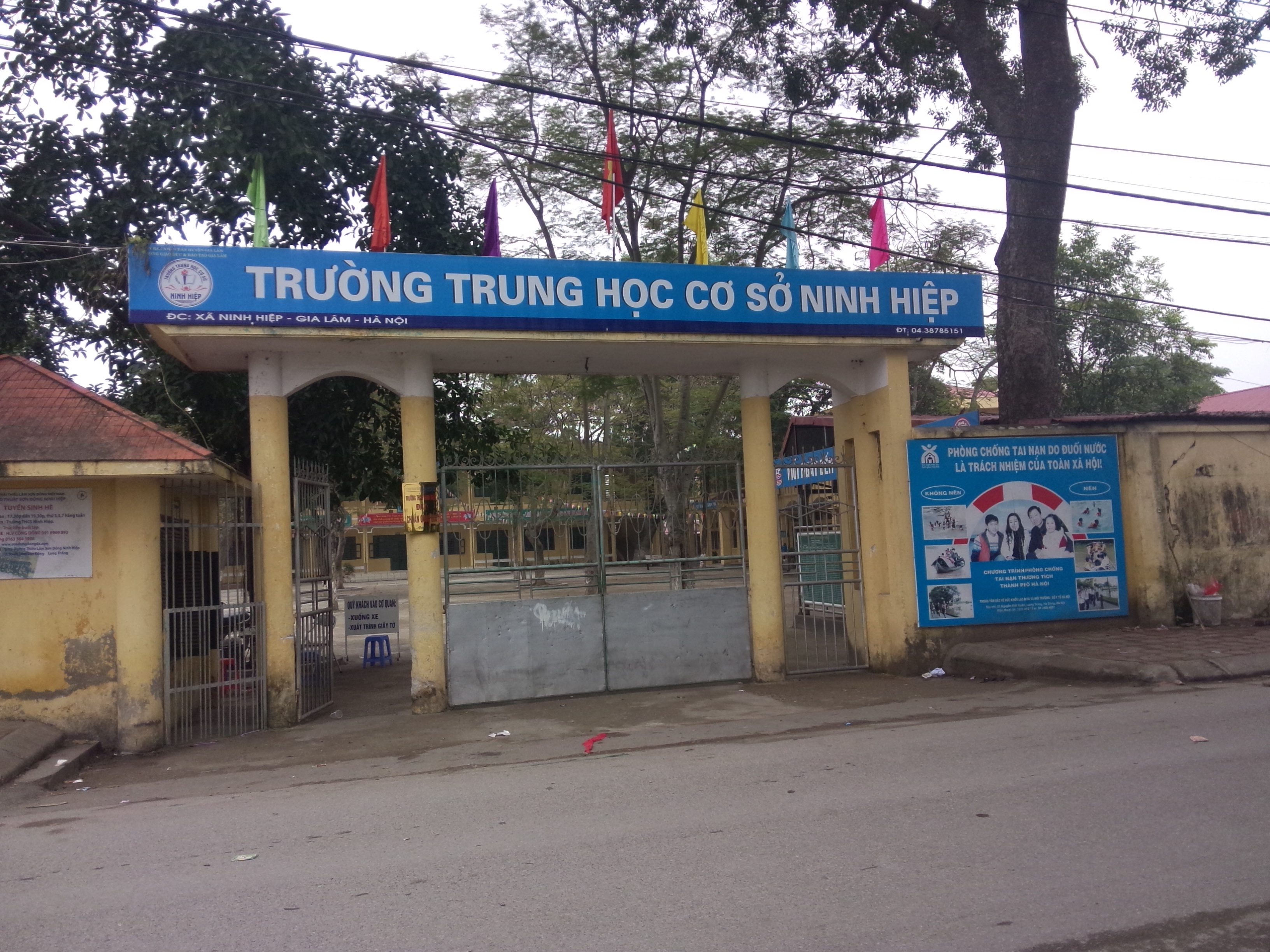 Hoc sinh Ninh Hiep tro lai truong, khong muon thi hoc ky hinh anh