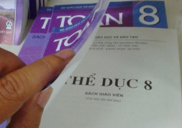 Bia sach toan, noi dung the duc do dong nham bia hinh anh