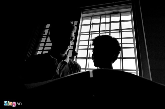 Nguoi tre luoi bieng nhung thich nha lau, xe hoi hinh anh