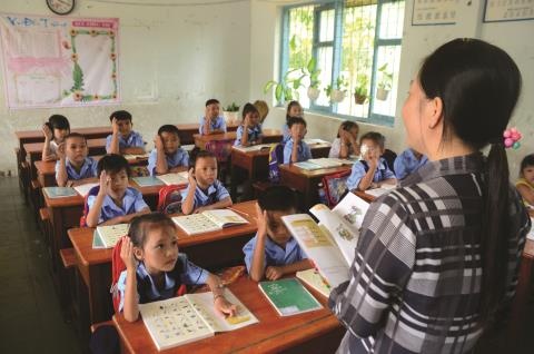 Giao vien bi cham tra luong: Truong va kho bac do loi hinh anh