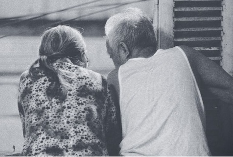 Bo anh 'ngon tinh' chup trom cap vo chong gia U80 hinh anh