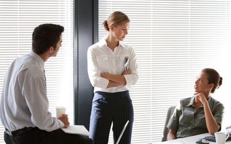 7 meo doi pho voi nhung ke kho chiu o cong so hinh anh