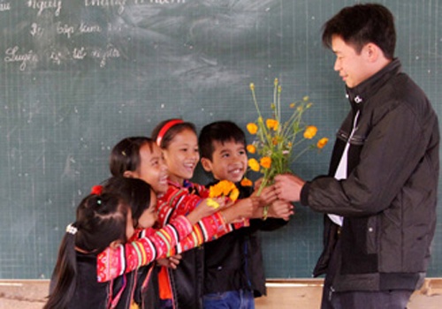 Thay co giao vung cao khong dam nghi ve qua Tet hinh anh