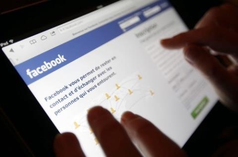 Tu van tuyen sinh qua Facebook hinh anh