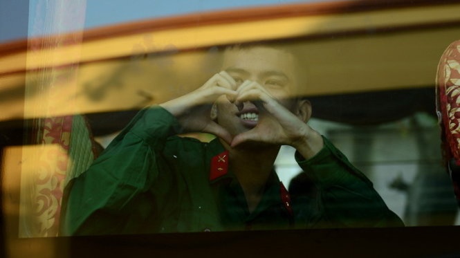 Hon 4.800 thanh nien len duong nhap ngu hinh anh