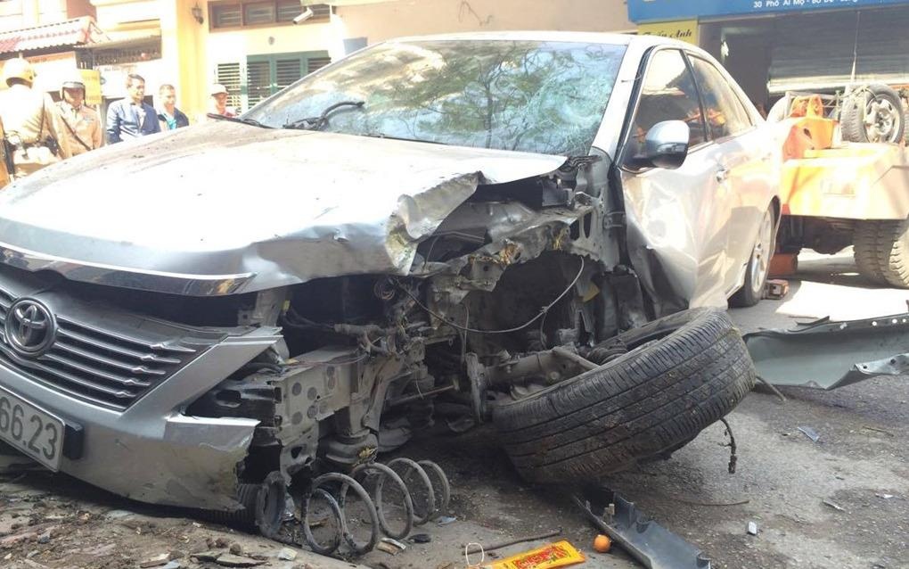 Vu xe Camry: Vi sao nguoi ta bo di khi dong loai hap hoi? hinh anh