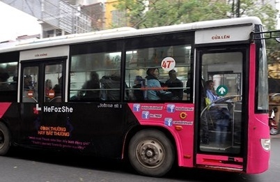 Chuyen xe buyt dac biet tren duong pho Ha Noi hinh anh