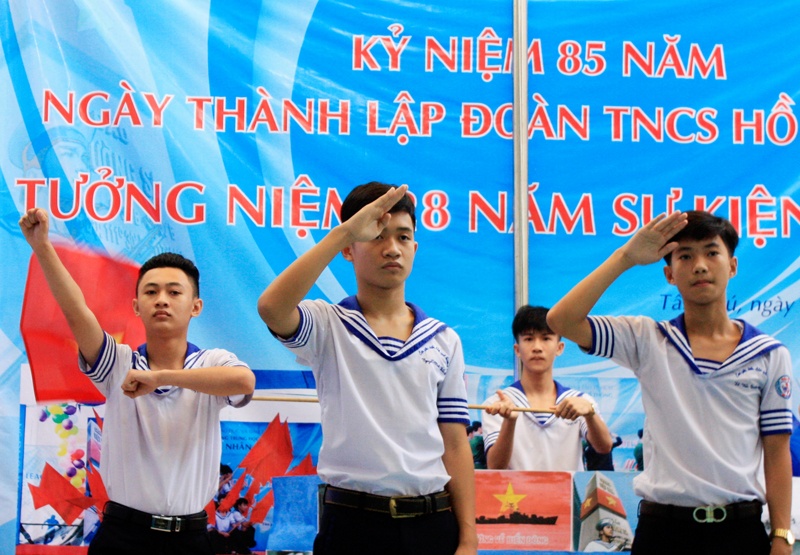 Hai chien gac ma 1988 anh 1