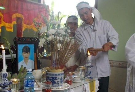 Tang huy hieu dung cam cho nam sinh cuu ban hinh anh