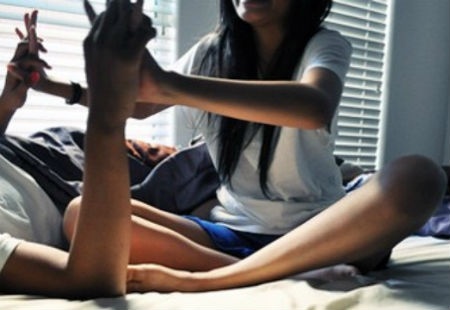 Nu sinh dang Facebook to thay day them sam so hinh anh