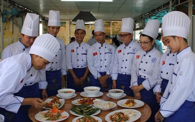 Truong nghe dau tu trieu do, tuyen sinh lay lat hinh anh