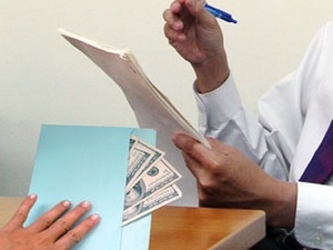 cô giáo nhận tiền chạy biên chế ảnh 1 co giao nhan tien chay bien che anh 1