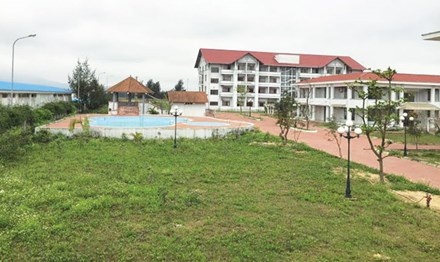 trường trăm tỷ vắng học viên ảnh 1 truong tram ty vang hoc vien anh 1