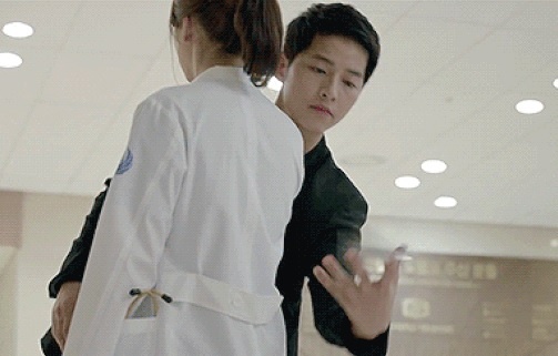 Hau due mat troi vao de Vat ly: Tao cam hung hay lam dung? hinh anh