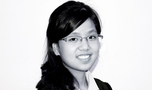 Nu sinh Viet bon lan nhan bang khen Tong thong My hinh anh