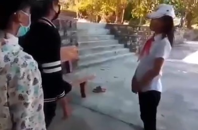 nữ sinh đánh nhau vì facebook ảnh 1 nu sinh danh nhau vi facebook anh 1