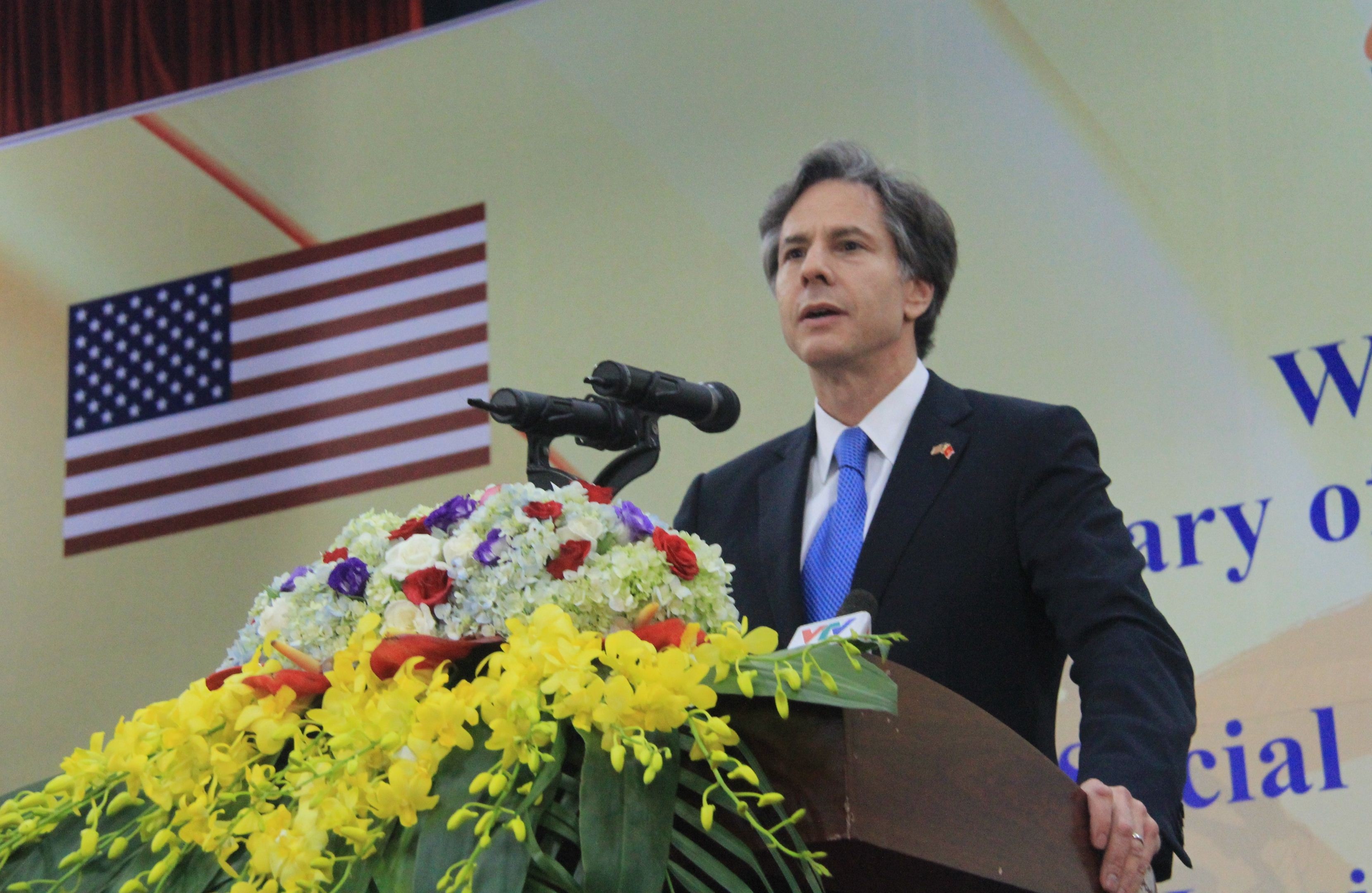 Clip My Linh doi thoai voi Thu truong Ngoai giao My hinh anh