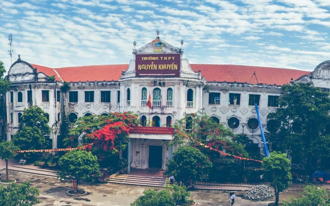 Bo anh 'Nguyen Khuyen - nam ay chung toi tung theo duoi' hinh anh