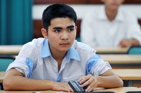 Nhung may tinh cam tay duoc mang vao phong thi THPT quoc gia hinh anh