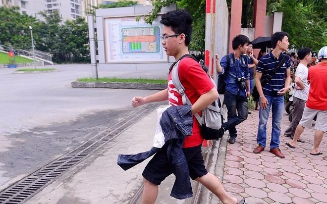 Mac quan sooc khong duoc du thi vao lop 10 hinh anh