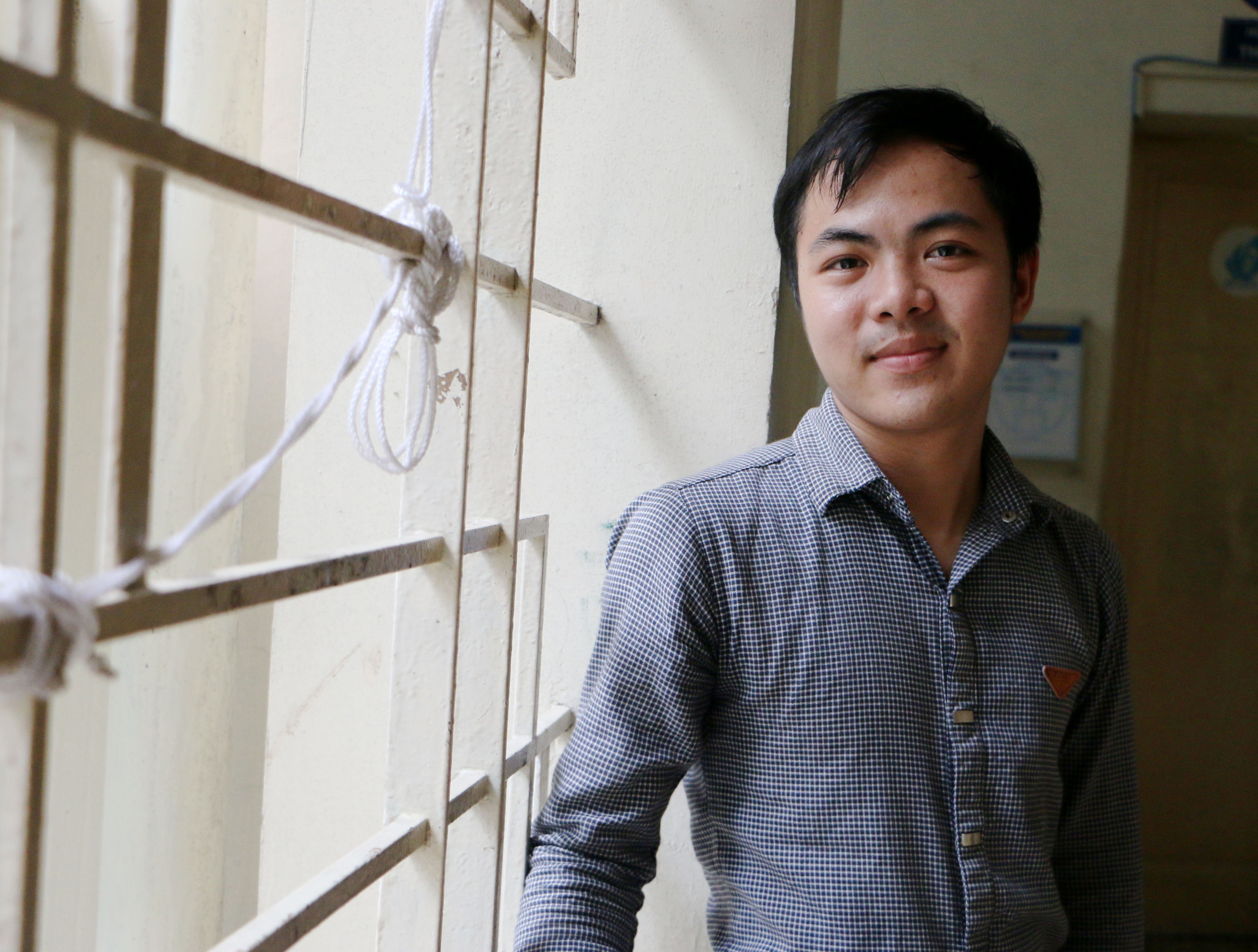 Nam sinh lam tho han xi, di thi voi 300.000 dong hinh anh