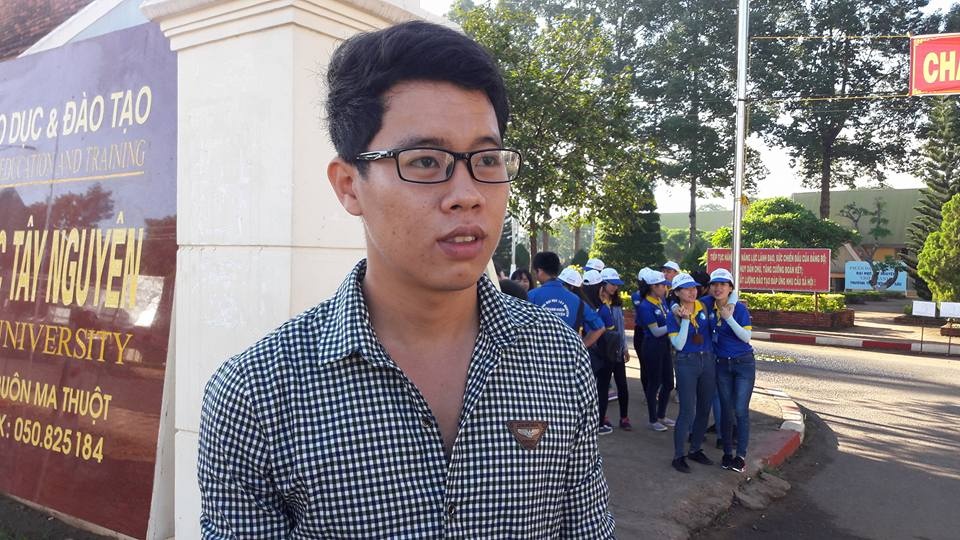 Nhieu thi sinh di thi muon, quen giay to hinh anh