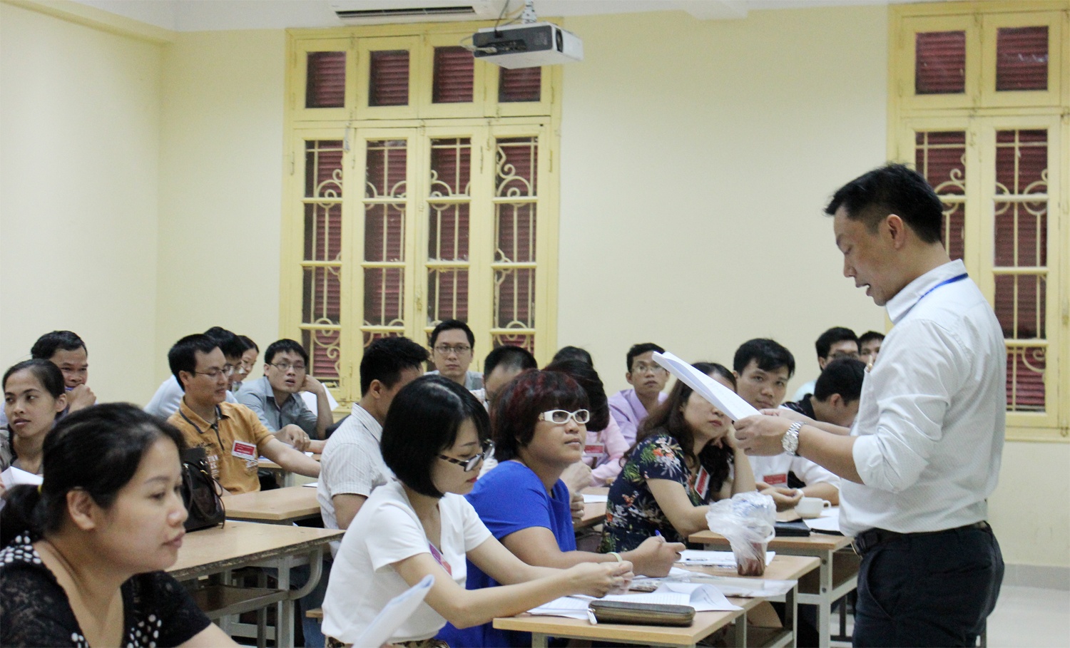 Cong an giam sat qua trinh cham thi THPT quoc gia hinh anh