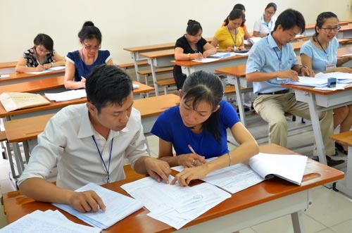 Cham thi THPT quoc gia: Da co diem 10 mon Toan, Vat ly hinh anh