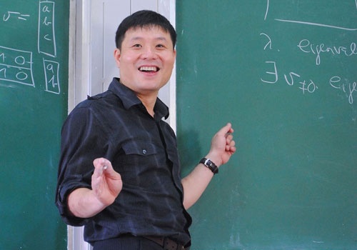 GS Vu Ha Van: Thay doi cach tuyen dung moi hut duoc nhan tai hinh anh